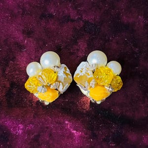 Gelb und Faux-Perlen Clip On Bead Cluster Ohrringe Vintage