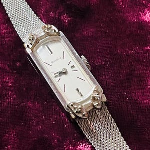 Vintage 1973 Bulova Women’s Wrist Watch 10kt Gold Filled With 4 Diamonds
