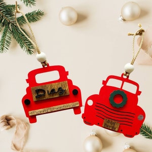 パーソナライズされた赤いトラックのクリスマスオーナメント
