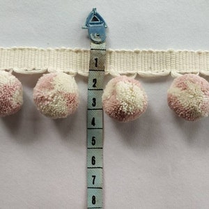 pom pom, pom poms, pom pom trim, faux fur pom poms, lace and trims, trim, bobble trim, pom pom garland, garland