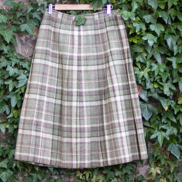 The Edinburgh Woolen Mill Vintage Women's Kilt Green Muted Tartan Size 16 100% Pure New Wool Made in UK
