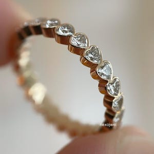 Conjunto de engastes leste-oeste, aliança de casamento eterna, aliança empilhável, anel de diamante de moissanita com corte em coração, aliança de casamento eterna completa, anel minimalista
