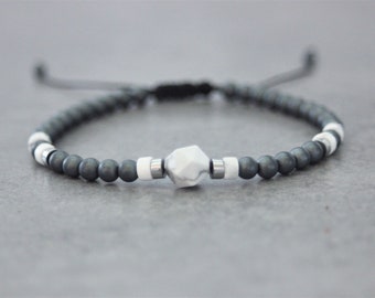 Men's bracelet in natural stones, matte hematite, silver hematite and white howlite beads