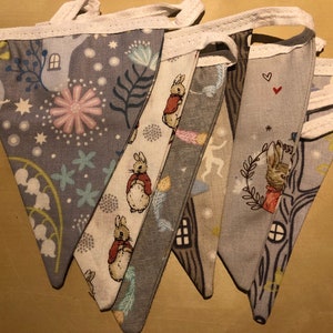 Mini tessuto fatto a mano Fairy & Peter Rabbit a tema bunting / bagliore nel bunting scuro