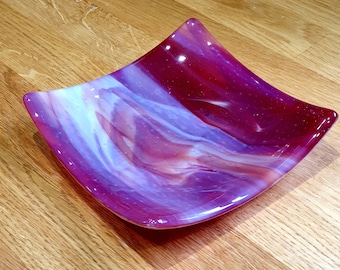 Rood-wit gestreepte vierkante schotel, kunstglas
