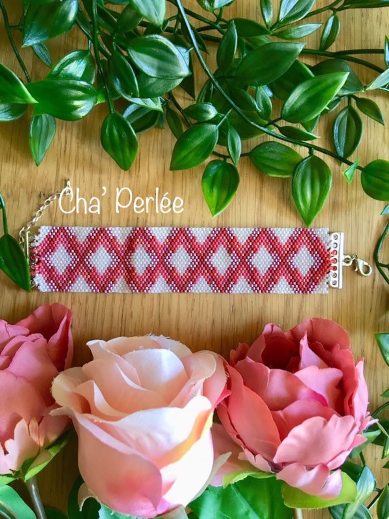 Cuff Bracelet in Pearl Miyuki Delica red and Pearly model Anais