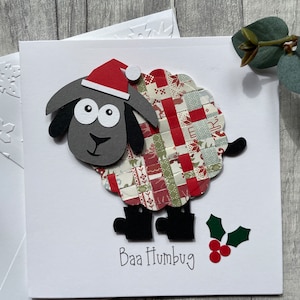 Il biglietto di Natale fatto a mano con la pecora può essere personalizzato baa humbug