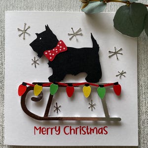 Cartão de Natal feito à mão com cachorro Scotty em um trenó - pode ser personalizado