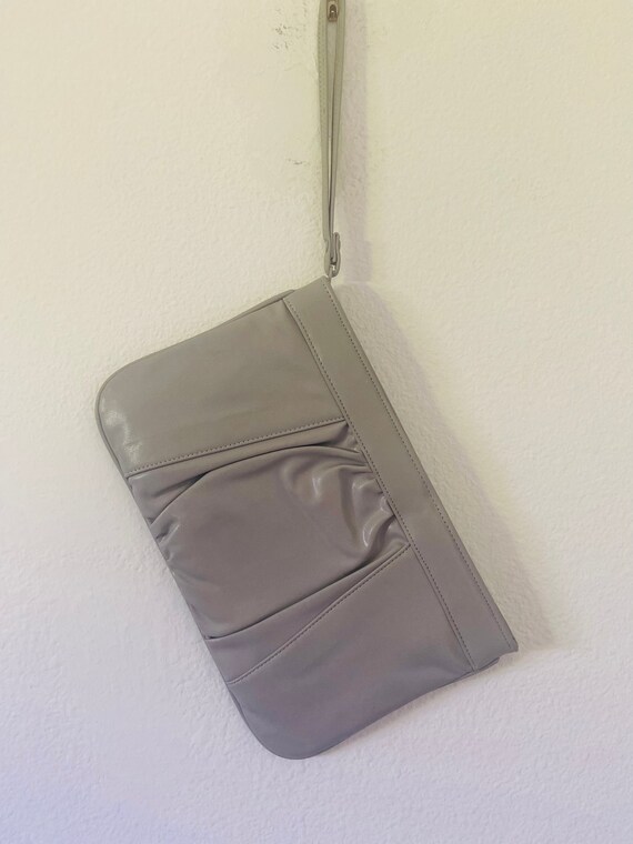 1980s Vintage Gray Leather Envelope Clutch - image 7