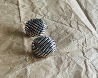 Vintage 1990s 1” Square Silvertone Wavy Post Back Earrings