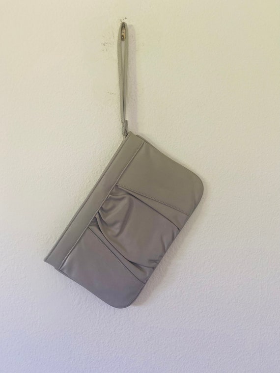 1980s Vintage Gray Leather Envelope Clutch - image 5