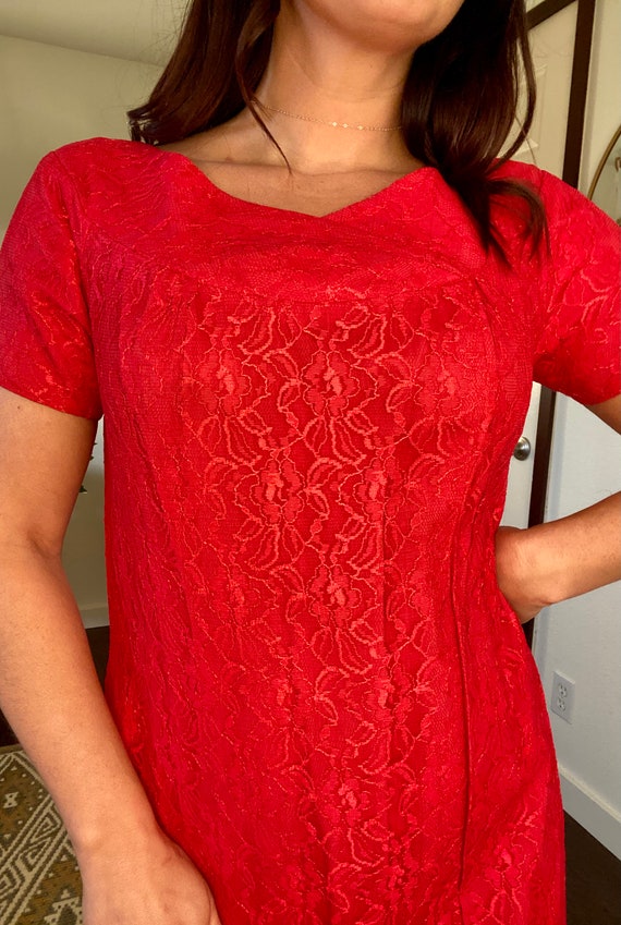 Vintage 1960s Red Lace Short Sleeve Tulip Hem Haw… - image 5