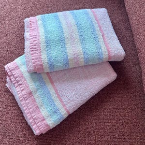 Vintage ATW set of 2 pastel rainbow bath towels