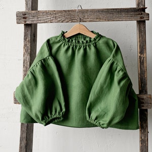 Tunique en lin de parachute vert pomme, différentes broderies, chemise en lin pour les filles, tunique en lin à manches longues, haut en lin fille, chemise bébé image 1