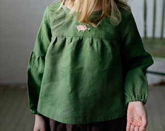 Appelgroene korte linnen tuniek, verschillende borduursels, linnen shirt voor meisjes, linnen tuniek met lange mouwen, meisje linnen top, babyshirt