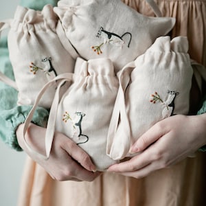 Pochette en lin, différentes couleurs, broderie de souris, sac à linge, décoration de chambre d'enfant, sac de rangement de jouets, sac à pain, cadeau pour femme