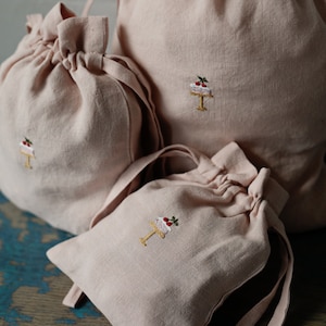 Pochette en lin rose pastel, broderie de gâteau, sac à linge, décoration de chambre d'enfant, sac de rangement de jouets, sac à pain, cadeau pour femme