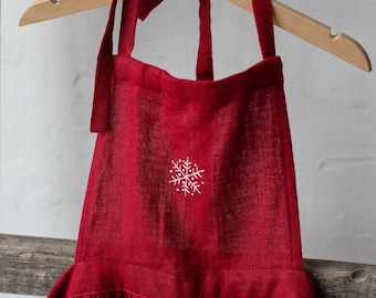 刺繍入りクリスマスリネンエプロン：限定版チェリーレッドキッズ