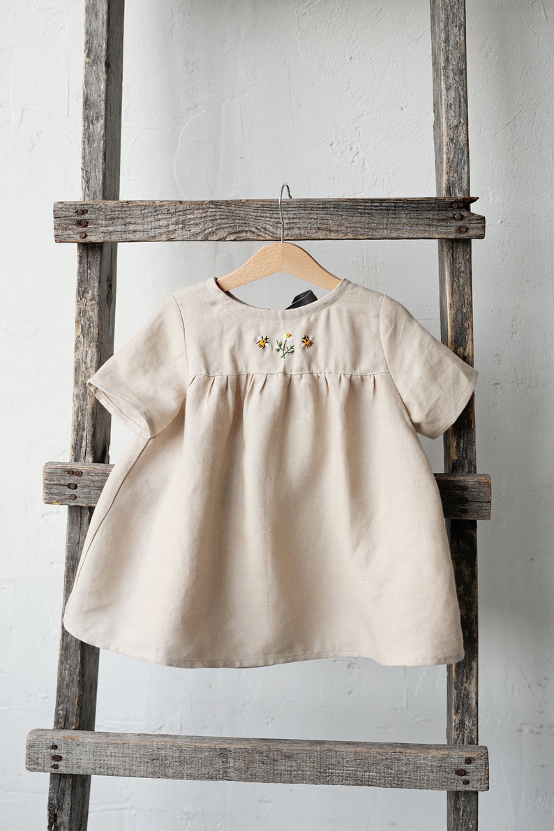 Tunique à manches courtes sable, Différentes broderies, Chemise en lin pour fille, Tunique en lin à manches courtes, Haut en lin pour fille, Chemise bébé image 5