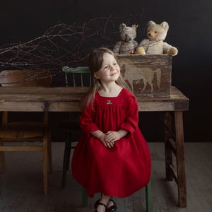 Abito classico in lino alla fragola, abito in lino per neonati, abito per neonati, vestiti in lino per bambine, abiti per bambine, abbigliamento per bambini, abito in lino per bambine