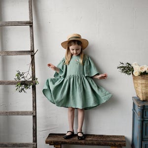 Robe à fleurs menthe, Différentes broderies, Robe pour fille, Robe en lin pour fille, Vêtements en lin pour fille, Robe en lin pour bébé