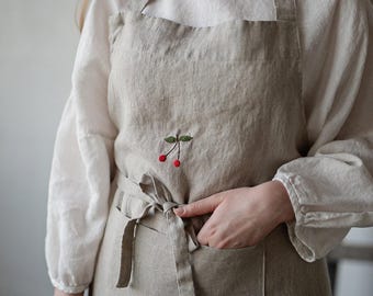 Linnen keukenschort, natuurlijk, met de hand geborduurd (one size)