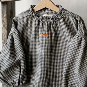 Grey Gingham Parachute Linen Tunic, Different Embroideries, Linen Shirt for Girls, Long Sleeve Linen Tunic, Girl Linen Top, Baby Shirt zdjęcie 8