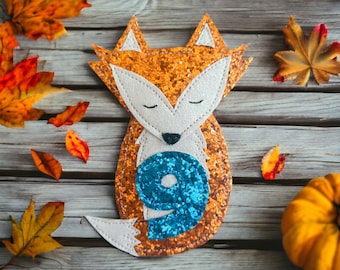 Fox badge. Personalised age number badge. Birthday gift, birthday brooch. Glitter number badge.
