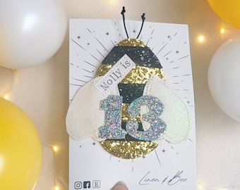Bee Birthday badge. Birthday gift, birthday brooch. Glitter number badge. Bee theme.