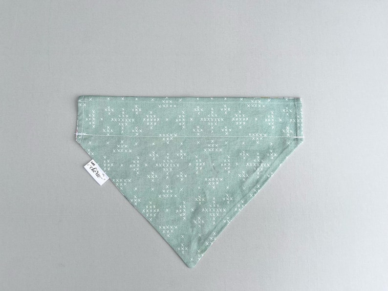 Bandana floral printanier pour chien, bandana personnalisé, sur le collier bandana pour chien, bandana réversible pour chien, revers vert sauge image 6