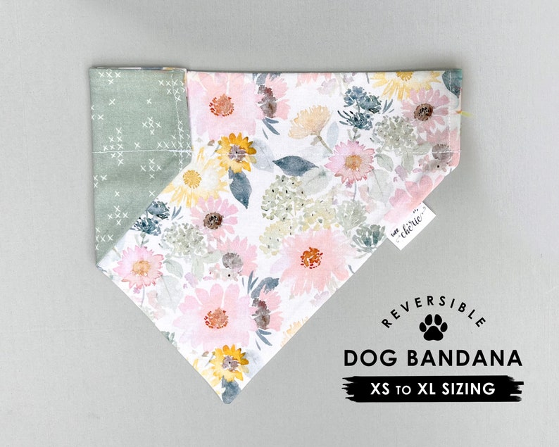 Bandana floral printanier pour chien, bandana personnalisé, sur le collier bandana pour chien, bandana réversible pour chien, revers vert sauge image 1