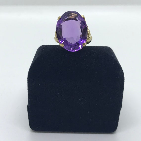 Ladies 14kt Yellow Gold Amethyst Ring