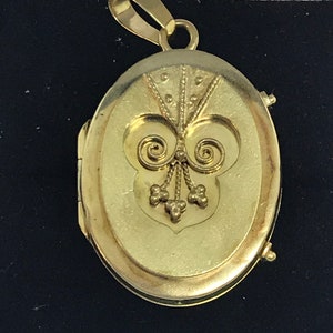 Ladies 10kt Yellow Gold Locket
