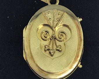 Ladies 10kt Yellow Gold Locket