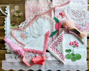 Paquete de costura mediano inspirador, conjunto creativo de materiales. Kit de costura lenta. Tejido textil, bordado, artesanía. En rosa.