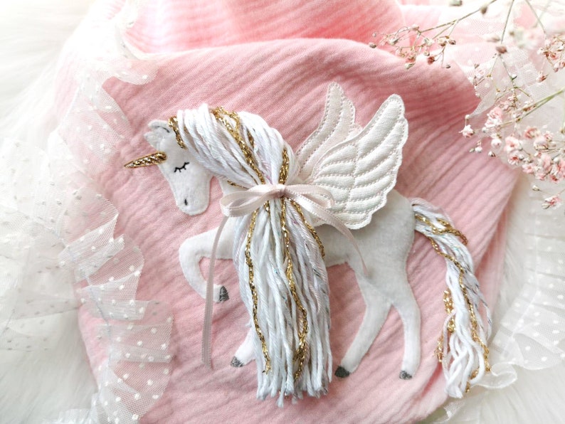 Aufnäher Alicorn, Pegasus mit Horn Stickherz gold Bild 1