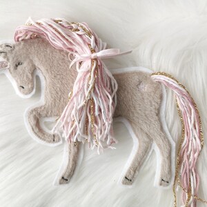 Aufnäher Einhorn beige rosa Applikation Patch von Stickherz Johlina Bild 3