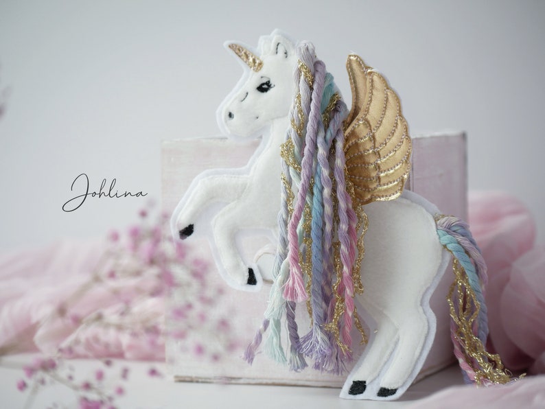 Aufnäher Pegasus Einhorn mit handgefärbter Wolle Applikation Patch Stickherz Johlina Bild 1