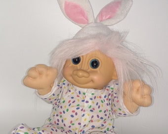 NEW IN ORIGINAL WRAPPER 2/" Russ Miniature Troll Doll EASTER SWEETHEARTS