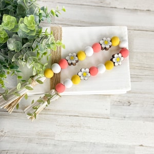 Daisy Wooden Bead Garland, Boho Flower Garland, Spring Tiered Tray Decor, Coffee Table Wood Bead Garland