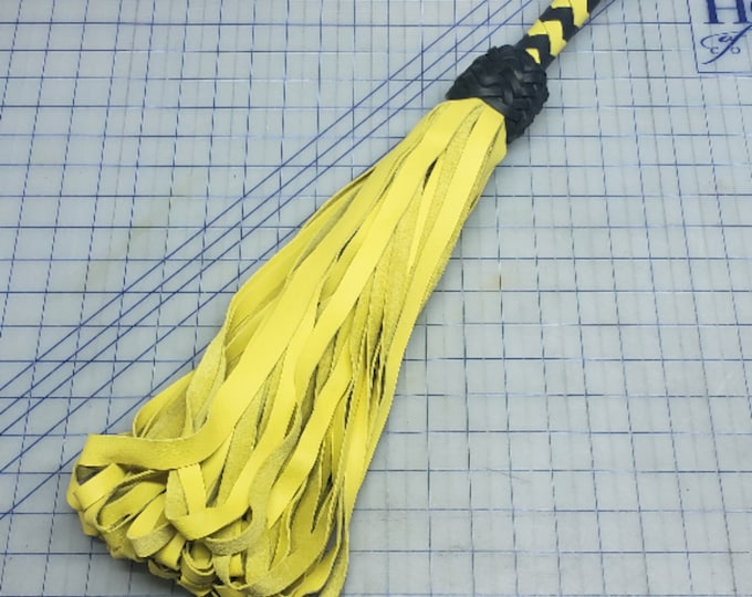 Looped Fall Yellow Leather Flogger