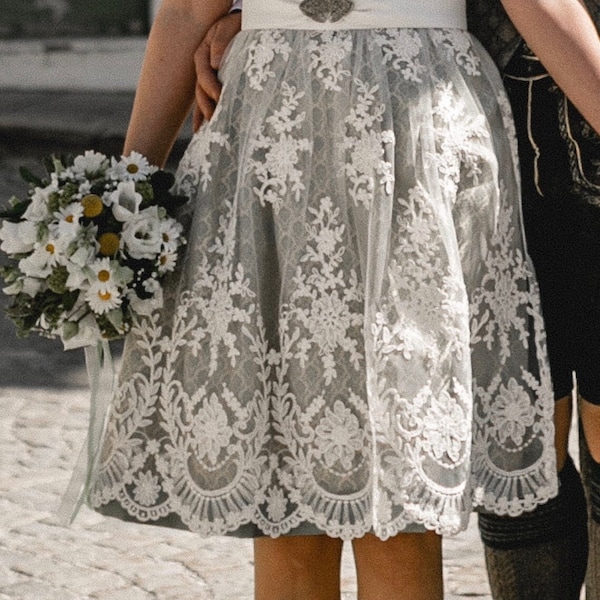 Brautdirndlschürze "Manuela" in ivory Spitze, Länge bis 50cm/60cm, Satinband