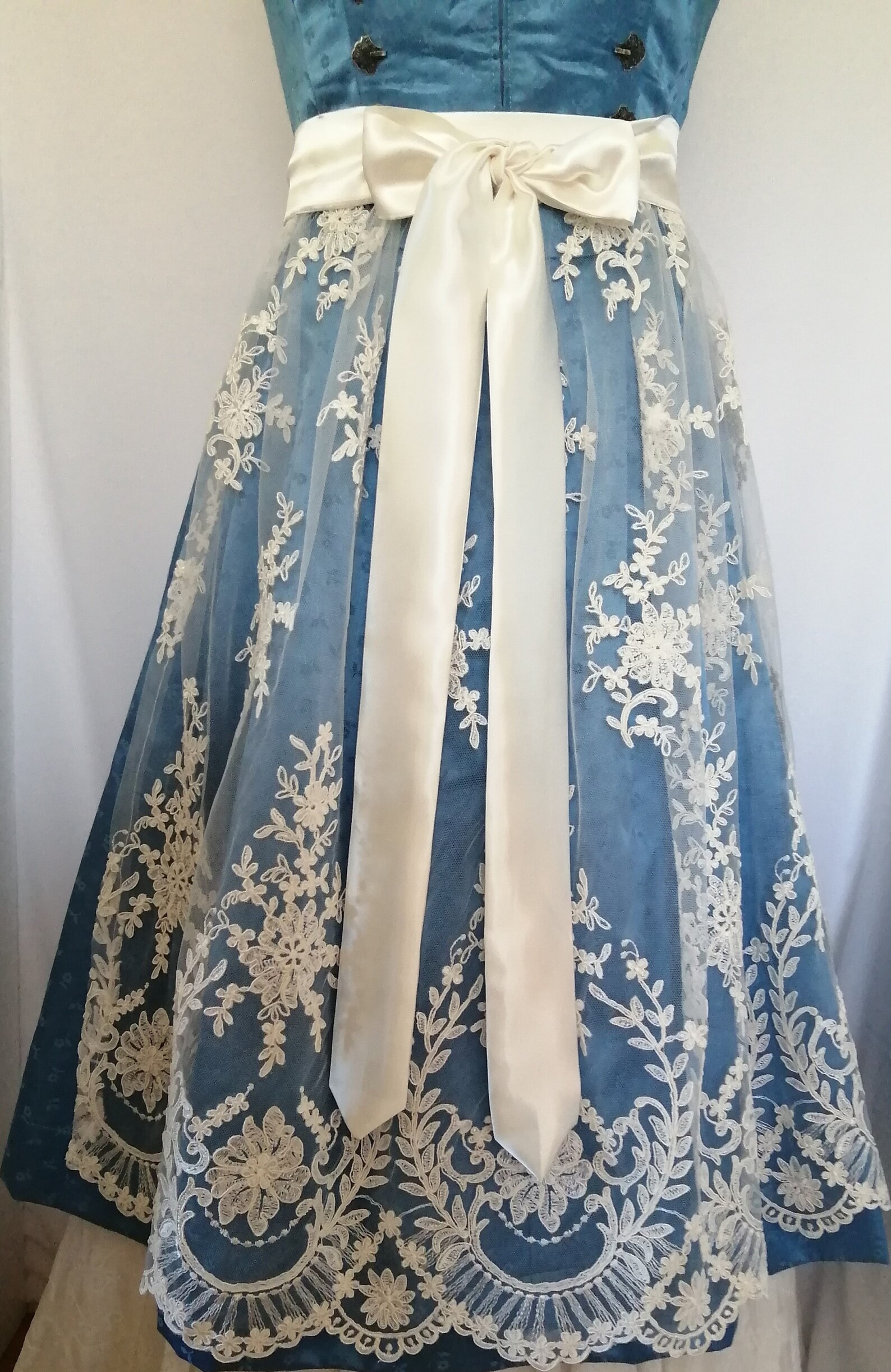 dirndl apron married