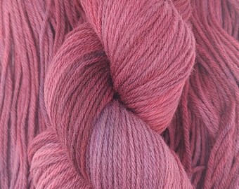 Ramo de Borgoña: Peso DK teñido a mano 100% hilo de lana, combinación de colores tonales rústicos / tejido, ganchillo, tejido