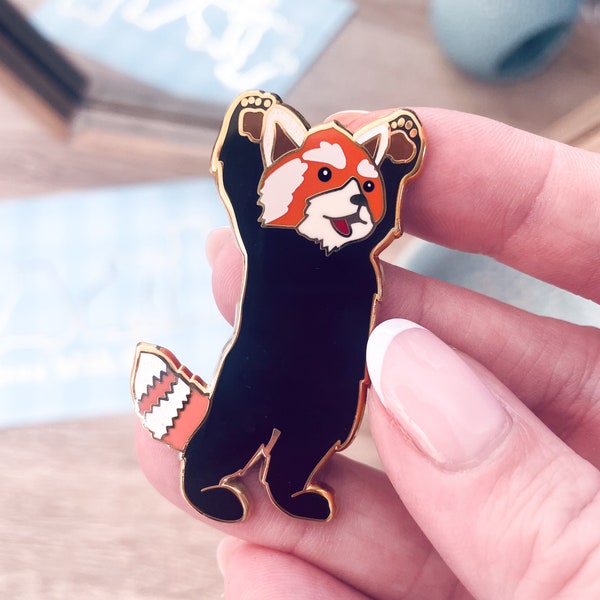 Roter Panda Emaille Pin | Reggie der rote Panda | Pin | Anstecknadel | Hard Emaille Pin | Roter Panda Merch | Bär Pin | Wildtiere Emaille Pin