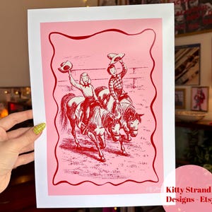Impresión artística de vaquero vintage rosa / Arte occidental de inspiración vintage rosa / Arte de pared de galería / Regalo estético de vaquera para ella / Arte para sala de estar