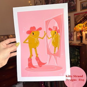 Stampa artistica di una rana cowboy rosa - Stampa artistica da parete estetica per ragazze - Stampa western - Decorazione da cowgirl - Regalo per lei - Stampa artistica da parete Pink Gallery - Arte per la camera da letto