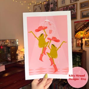 Impression d'art de grenouille de partenaire de coucou | Art de grenouille dansante | Impression d'art esthétique grenouille | Art mural rose | Impression d'art murale Western Gallery | Déco fille vache