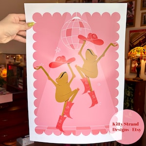 Lámina artística de ranas vaqueras bailando / Arte mural con bola de discoteca / Arte de vaquera / Arte mural de galería / Regalo para ella / Arte mural rosa estilo western para dormitorio