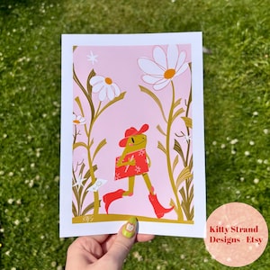Stampa artistica floreale con rana cowboy / Stampa artistica estetica con rana / Arte murale rosa / Decorazione murale ispirata alla natura / Arte con ragazza cowgirl / Decorazione floreale con rana